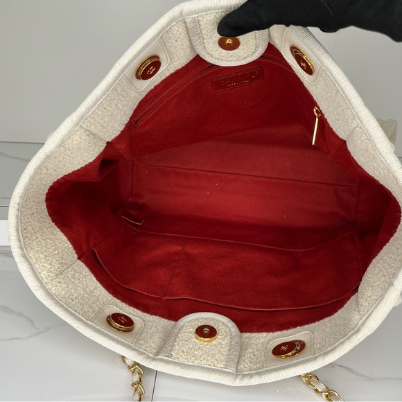 Chanel Deauville Shooping Tote - Picture 5 of 5